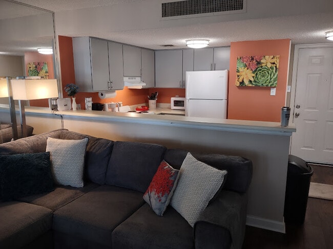 Building Photo - 5907 S Kings Hwy