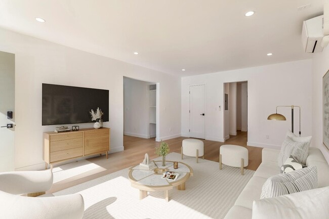 Building Photo - 713 New Depot St