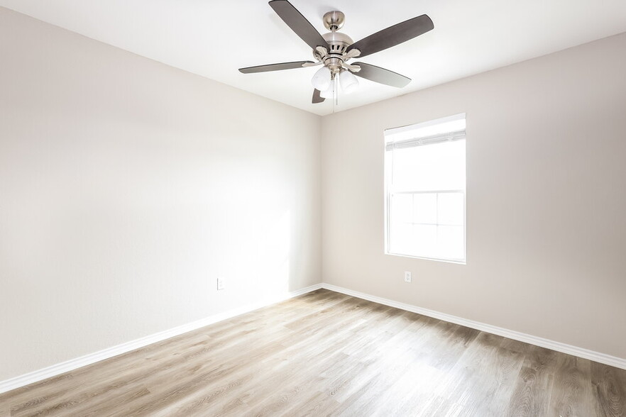 Building Photo - 12024 Silver Lining