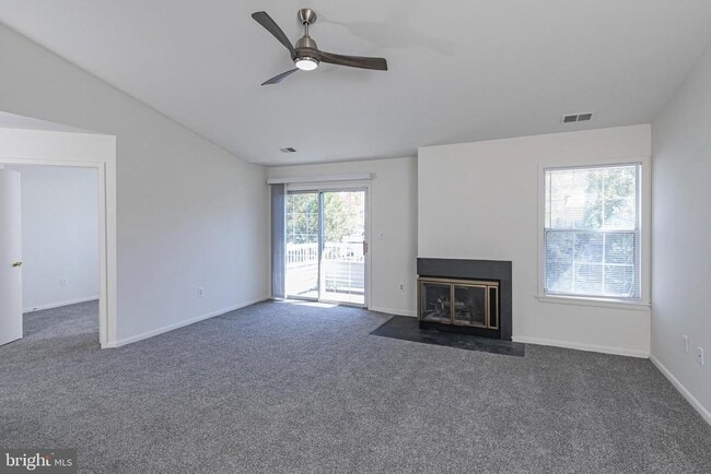Building Photo - 104 Olympic Ct