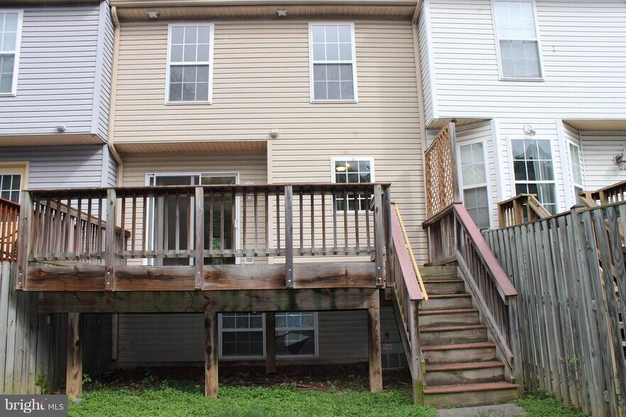 deck - 521 Primus Ct