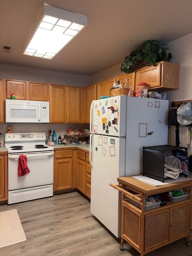 Building Photo - STUDENTS WELCOME! 3 Bed, 2 Bath Duplex in West Fort Collins close to Foothills