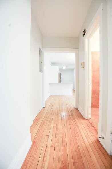 Building Photo - 5610 N Ashland Ave