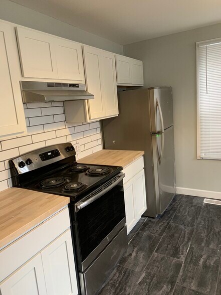 Building Photo - 1157 E Whittier St