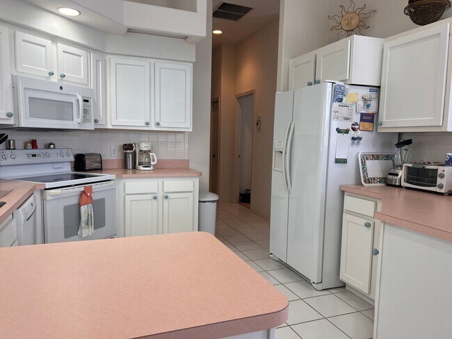 Building Photo - 2BR+Office with sleeper/2BA Single Family ...
