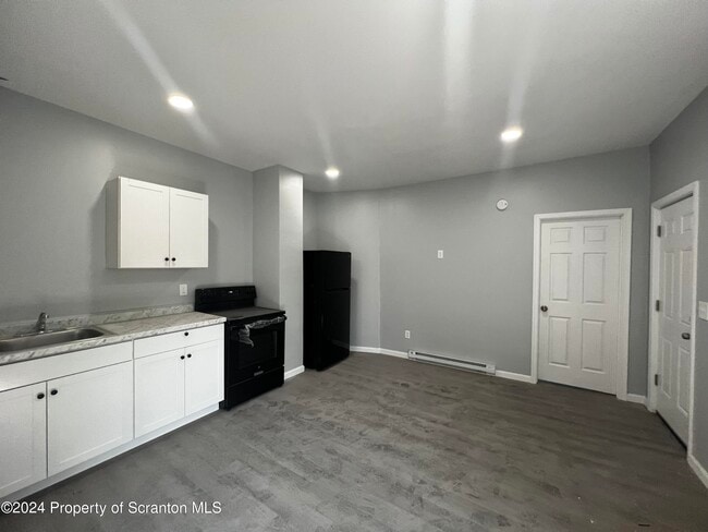 Building Photo - 2204 Golden Ave