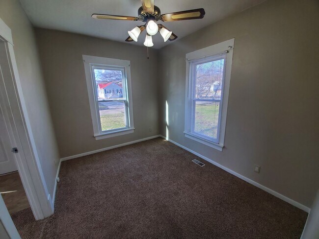 Building Photo - 2 bedroom, 1 bathroom rental home!