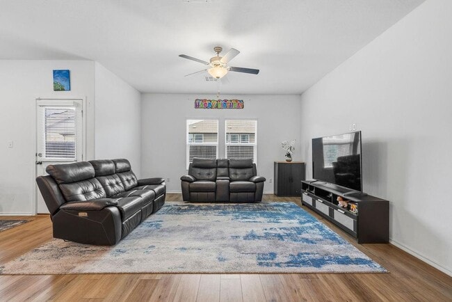 Building Photo - 1733 Catahoula Dr