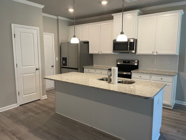 Building Photo - 5136 Fox Den Rd