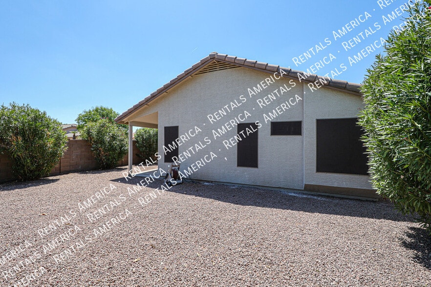 Building Photo - 568 E Sherri Dr