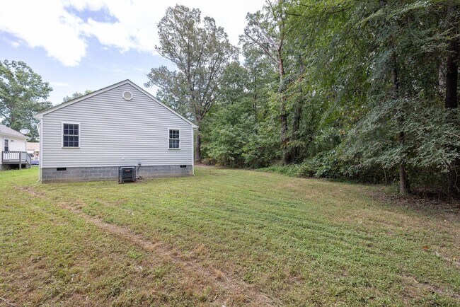 Building Photo - Spacious home in Hopewell
