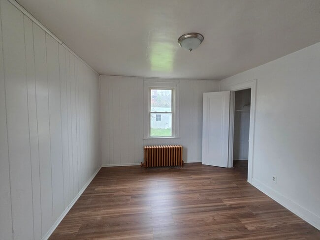 Building Photo - 703 1/2 Waddell Ave