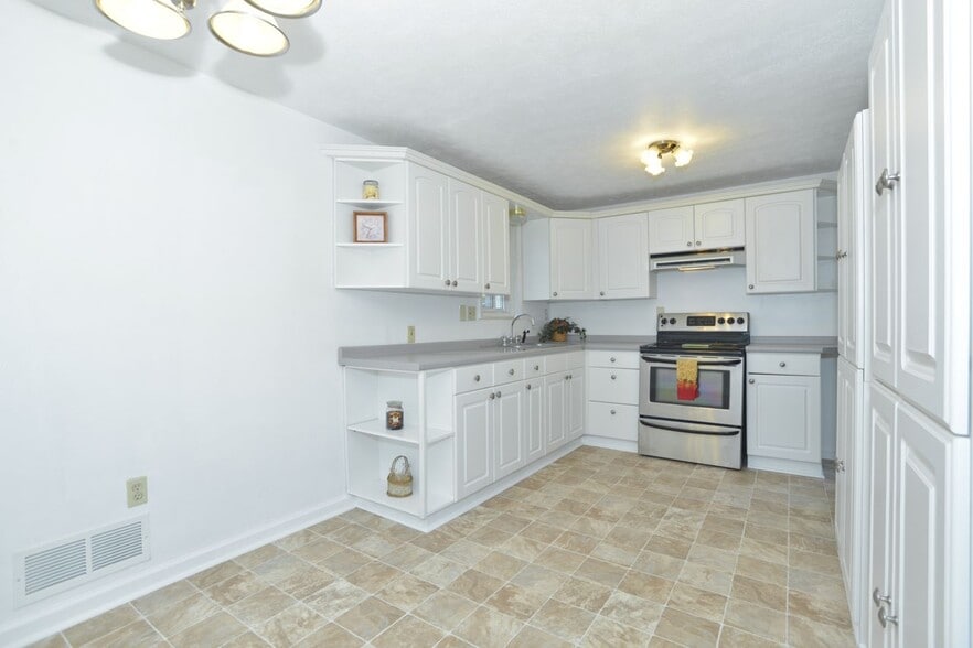Kitchen with Stove and fridge - 135 Elmont St