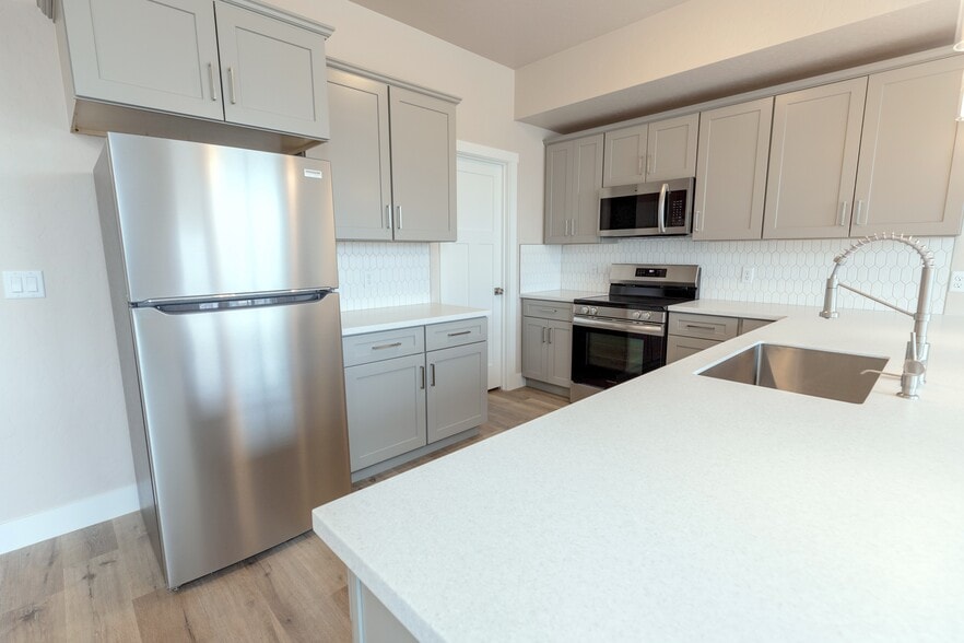 Building Photo - Pomona Park Townhomes