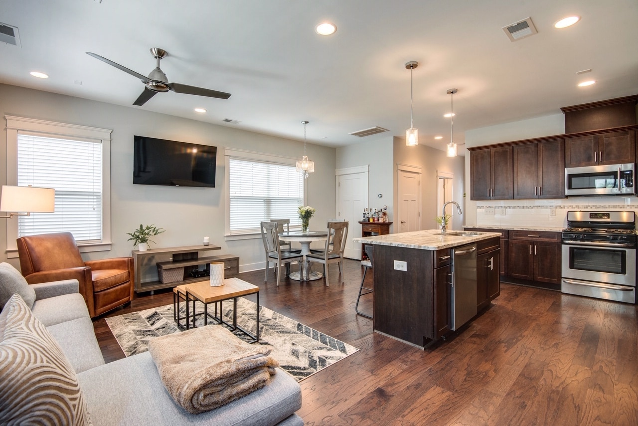 Open den/kitchen - 710 Buchanan St