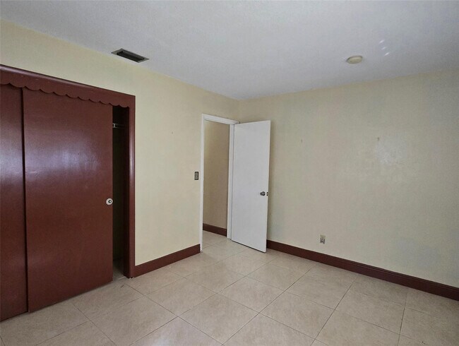 Building Photo - 4215 NW 52nd Ave