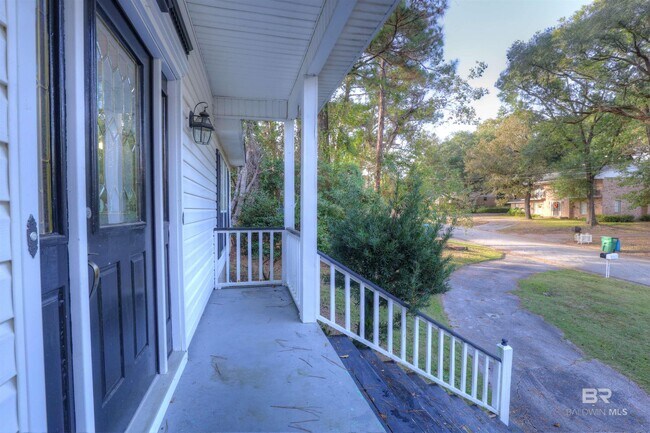 Building Photo - 12 Lancers Ln