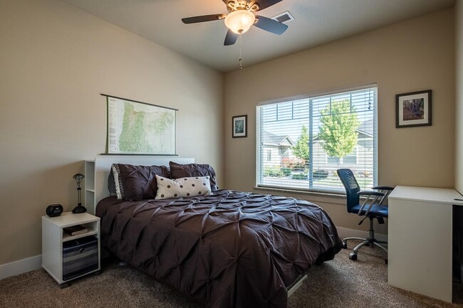 Building Photo - 395 Live Oak Loop