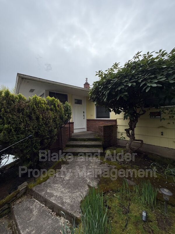 Building Photo - 5226 SE Clinton St