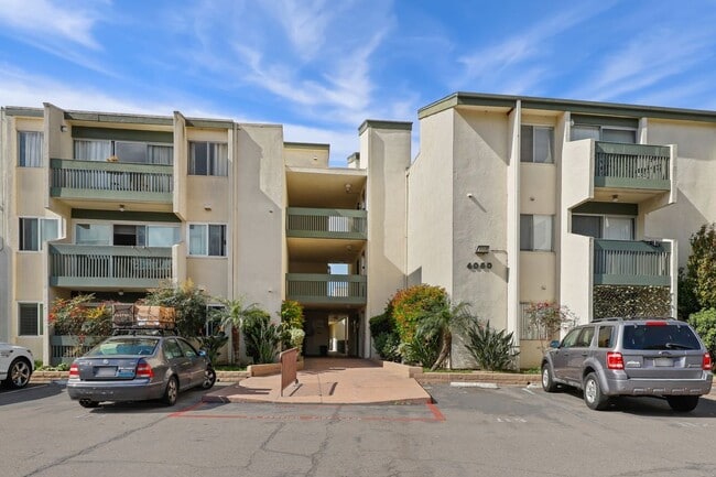 Building Photo - Modern Studio in BayHo - Fully Furnished o...
