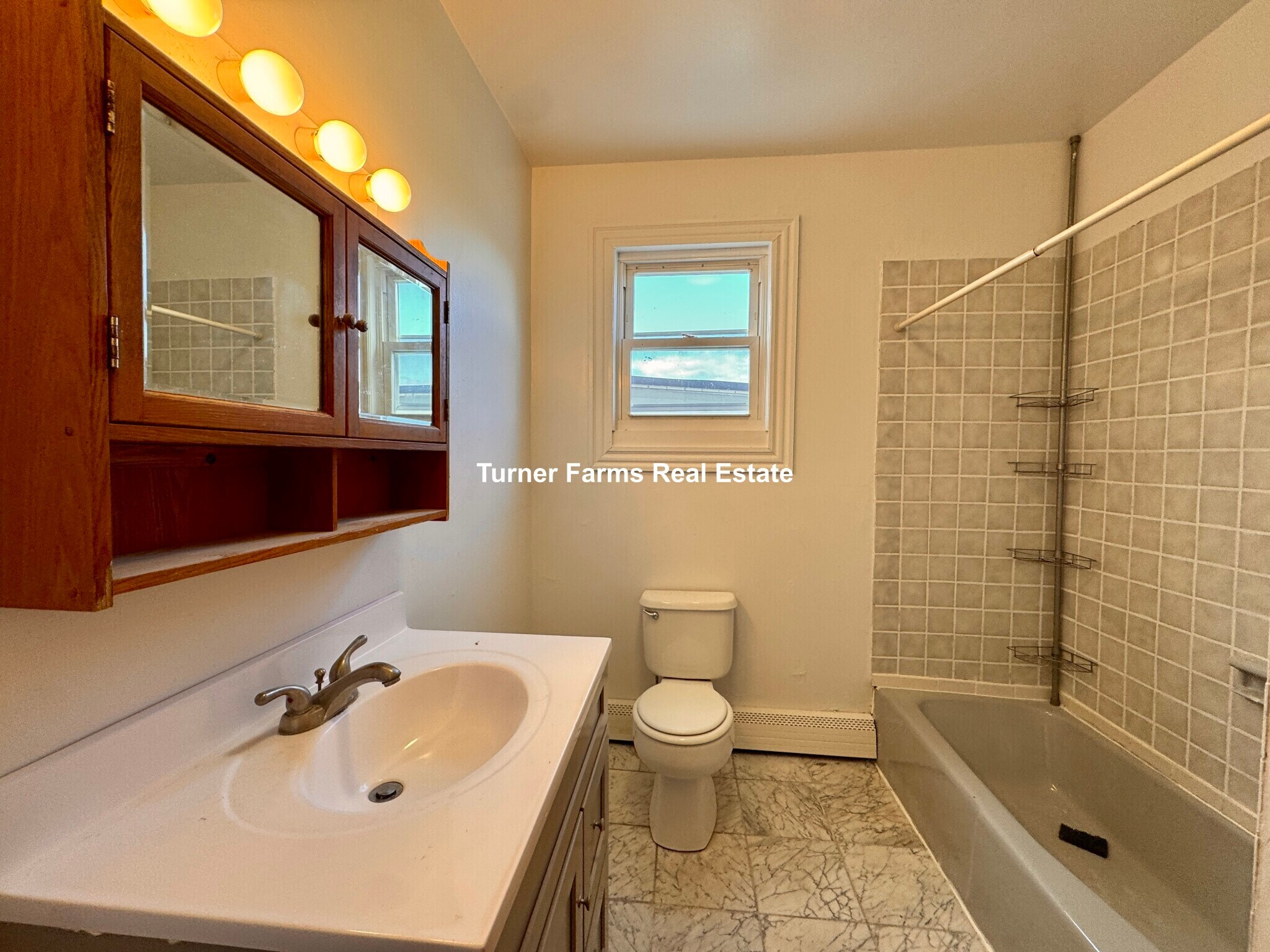 Building Photo - 144 Hillside St