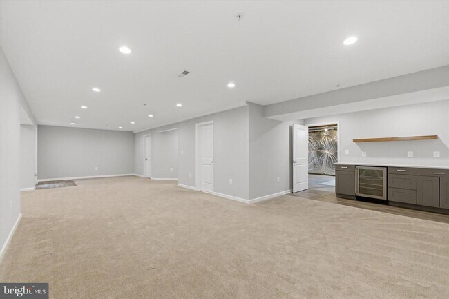Building Photo - 7585 Holly Ridge Dr