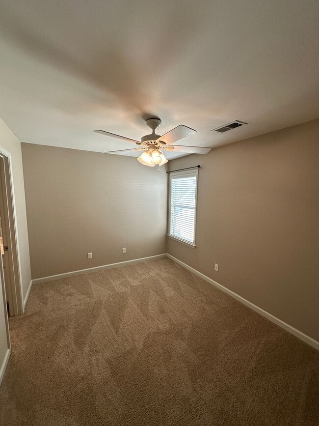 Building Photo - Move In Ready! Newly Refinished Floors! Upgraded Fixtures!