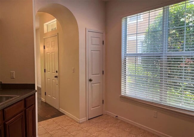 Building Photo - 6706 Eagle Feather Dr
