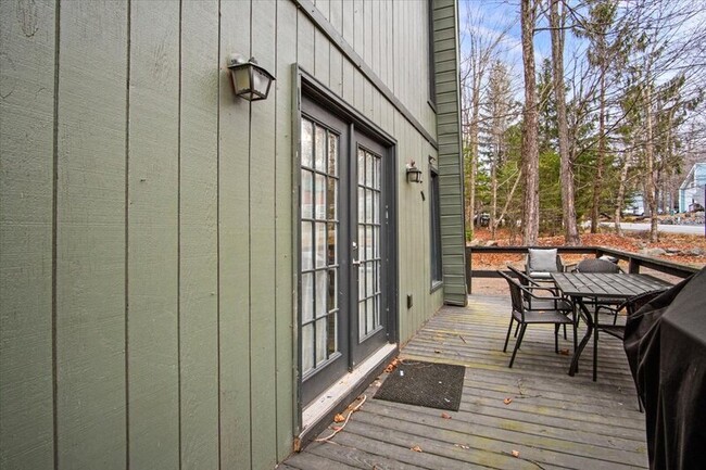 Building Photo - 1150 Country Club Dr