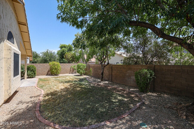 Building Photo - 9833 W Yukon Dr