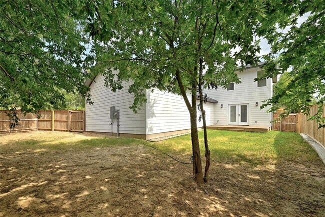Building Photo - 815 Buckingham Pl
