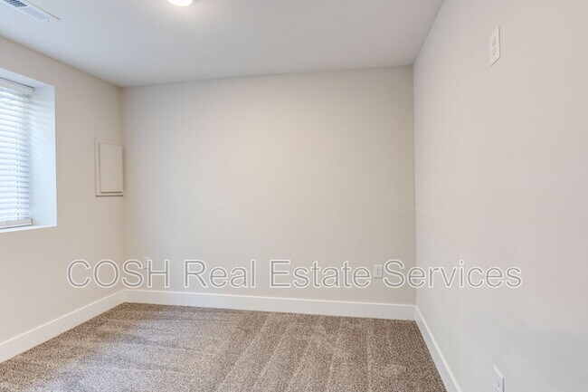 Building Photo - 8541 W 37th St N