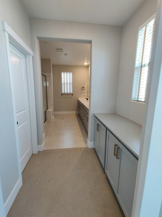 Building Photo - 232 Tuso Ranch Rd
