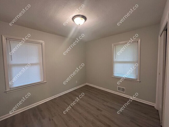 Building Photo - 2690 Lake Harbin Rd