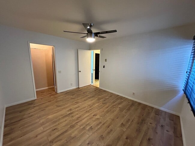 Building Photo - 1 Bed, 1 Bath in Mission Hills!! Water/Trash Paid