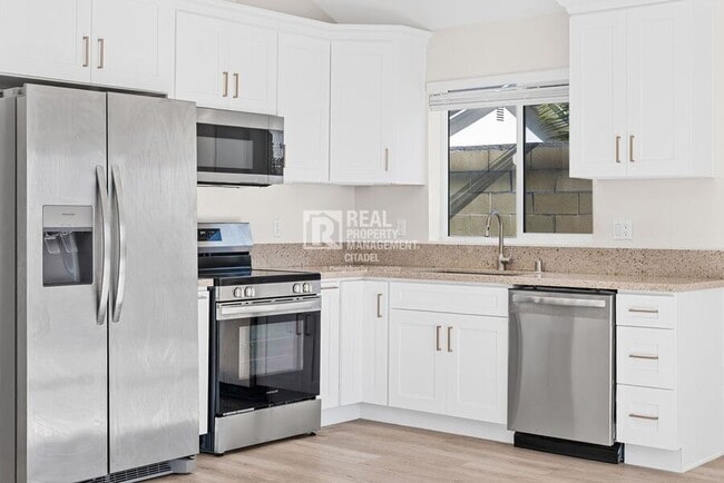 Building Photo - 996 S Siet Pl