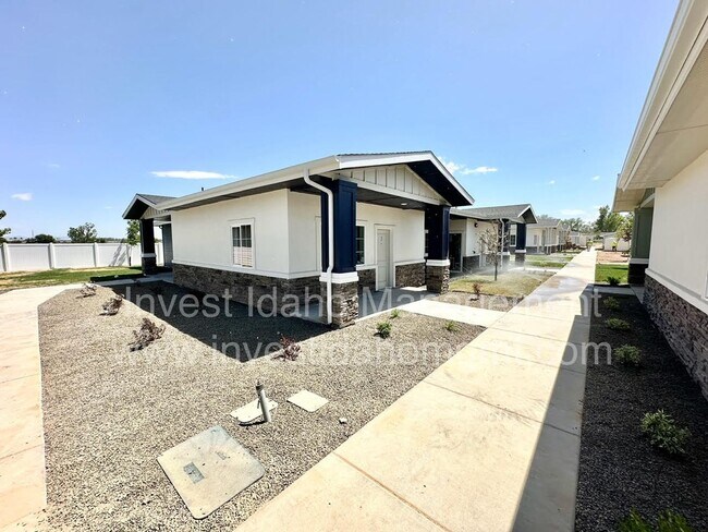 Building Photo - Autumn Leaf - 1332