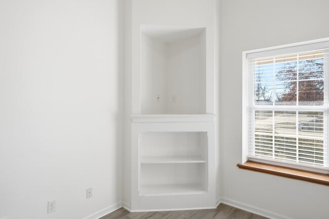 Building Photo - 1709 Juniper Dr