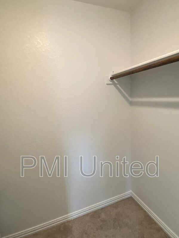 Building Photo - 429 Halwin Dr