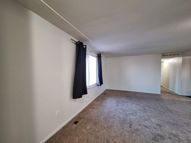 Building Photo - Charming Chesterfield Townhouse