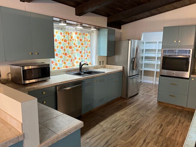 Building Photo - 4 Bedroom 2 bath home near lake Tenkiller with office