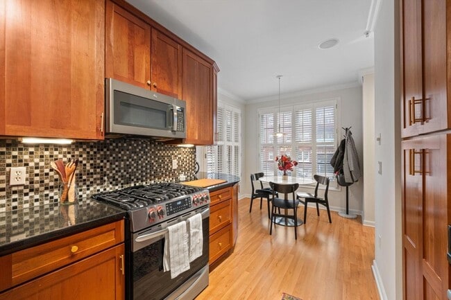 Building Photo - 1008 Portland Ave