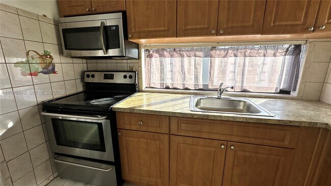 Building Photo - 16919 N Bay Rd