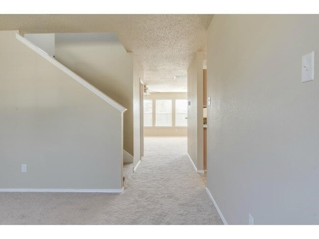 Building Photo - 617 Oxford Dr