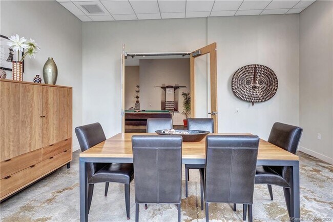 Building Photo - 33 N Water St