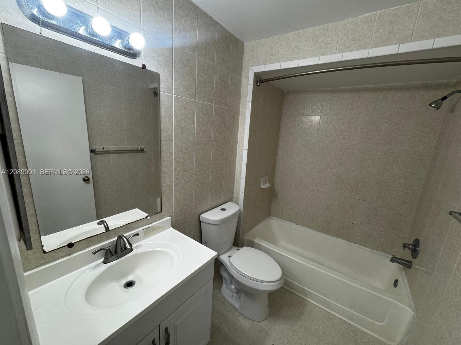 Building Photo - 9999 Summerbreeze Dr