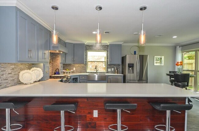 Building Photo - 867 Carlingford Ln