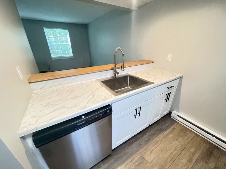 Building Photo - 2 Pin Oak Dr