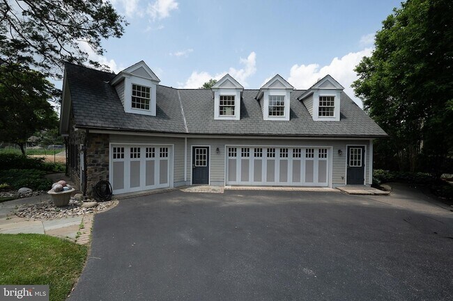 Building Photo - 101 E Brookhaven Rd