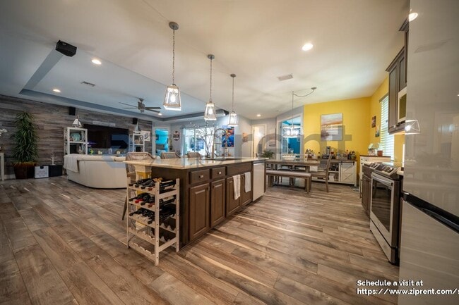 Building Photo - 2626 Corona Ln